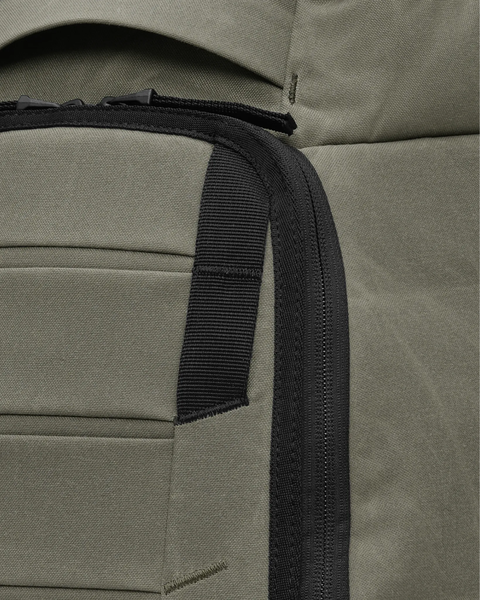Hugger Backpack 25L Forest Green