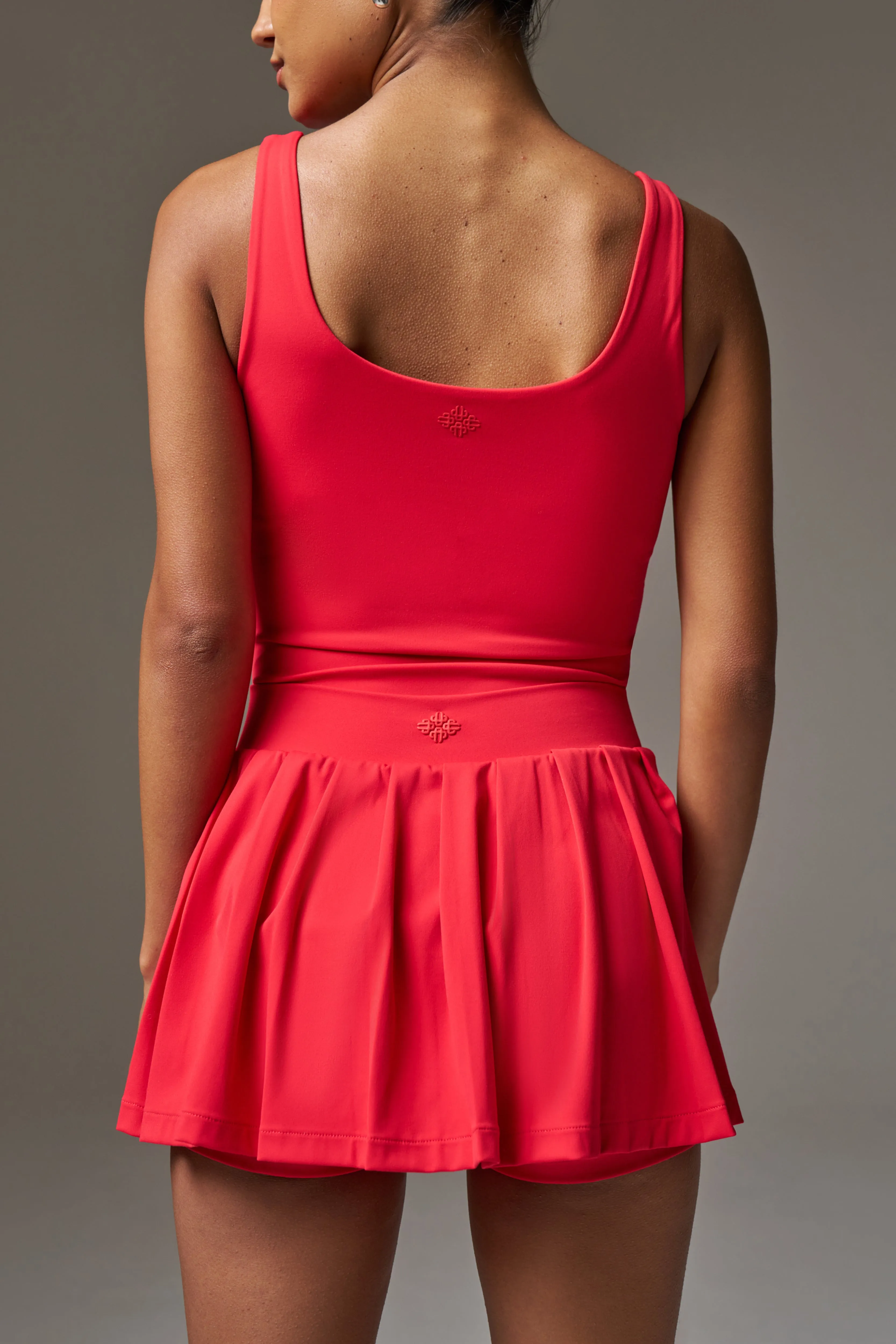 SCULPTING STRETCH SCOOP NECK SPORTS TOP - RED